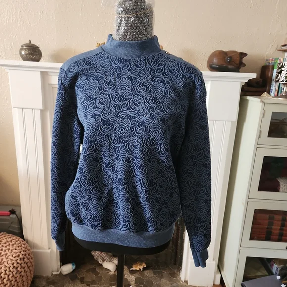 Cute blue sweater size small - Picture 1 of 4